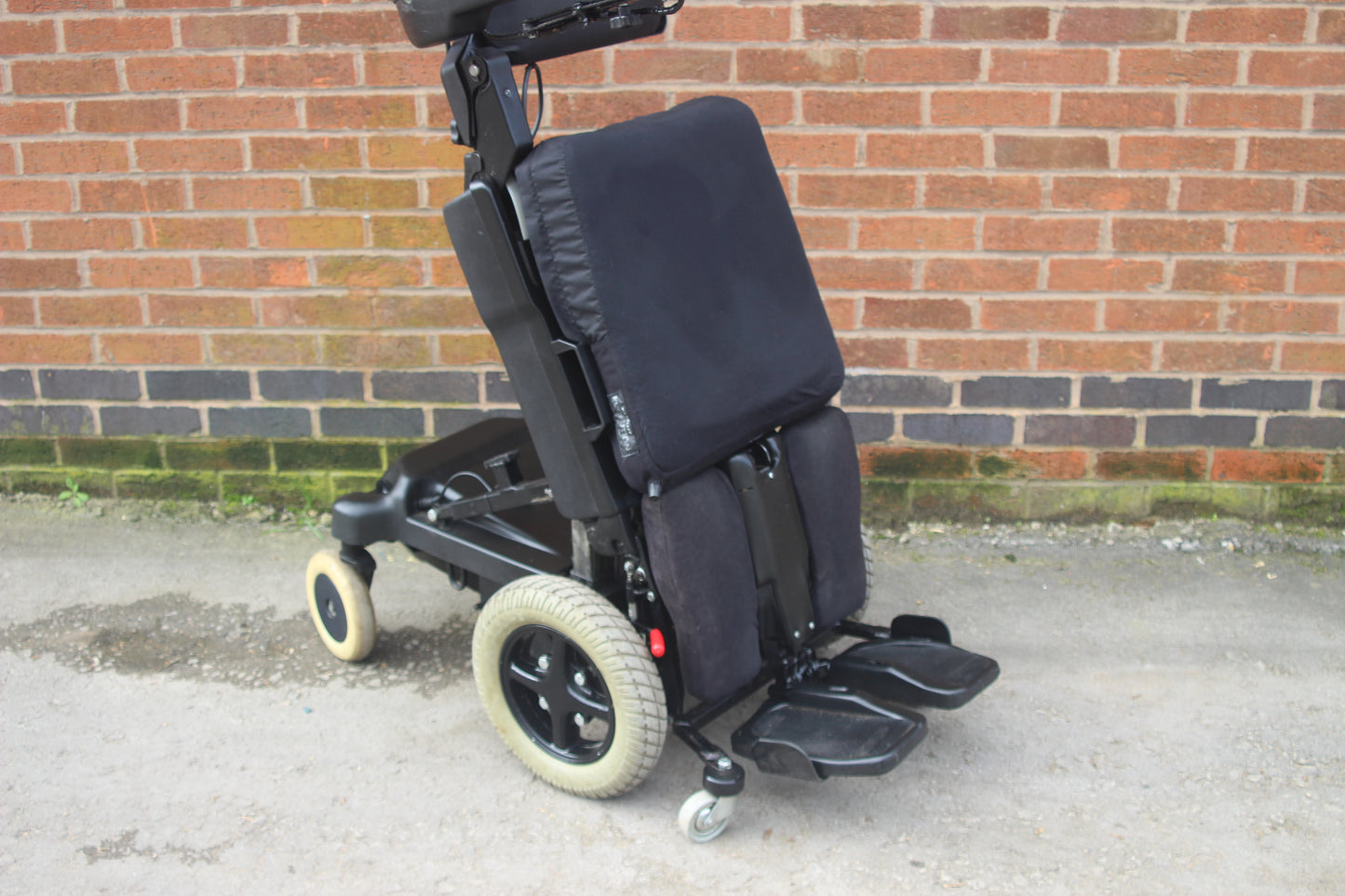 Genie EasyRise Standing Electric Wheelchair Stand Up Powerchair Wheelchair