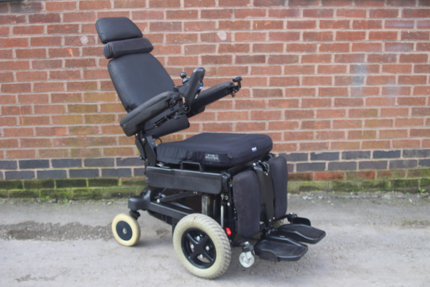 Genie EasyRise Standing Electric Wheelchair Stand Up Powerchair Wheelchair