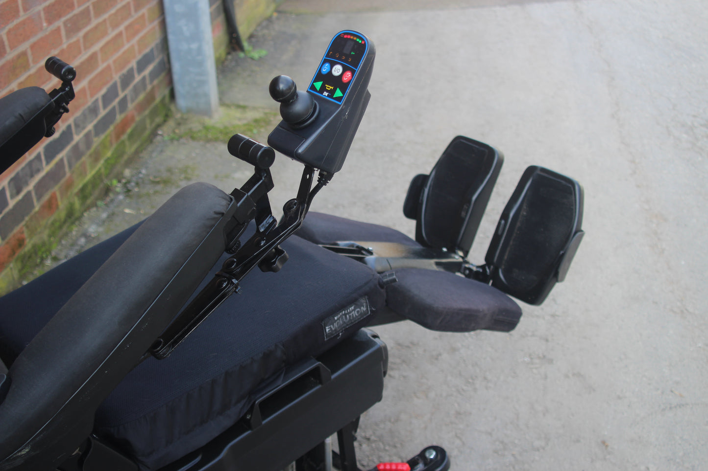 Genie EasyRise Standing Electric Wheelchair Stand Up Powerchair Wheelchair