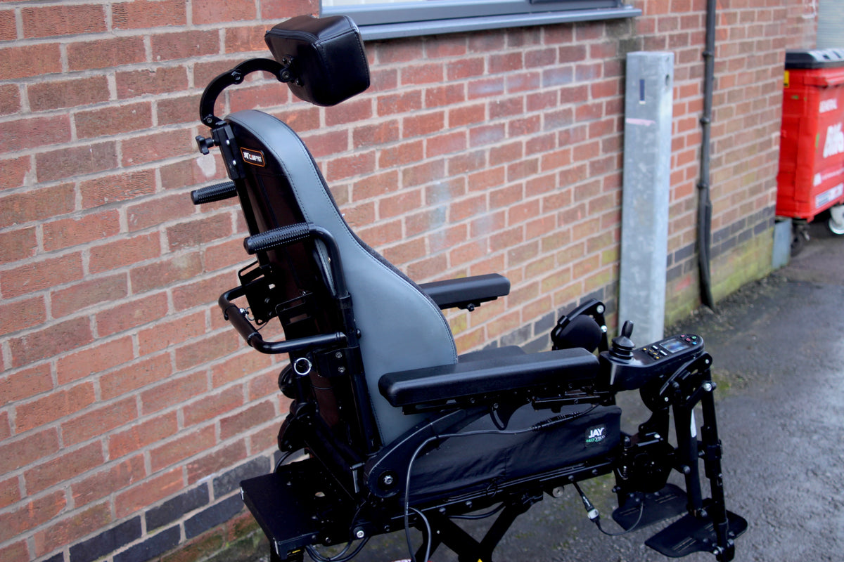 Quickie Salsa Mini M2 6MPH MWD Electric Wheelchair Powerchair Electric Leg Rests MND Riser Tilt