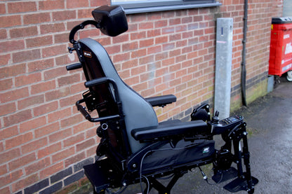 Quickie Salsa Mini M2 6MPH MWD Electric Wheelchair Powerchair Electric Leg Rests MND Riser Tilt