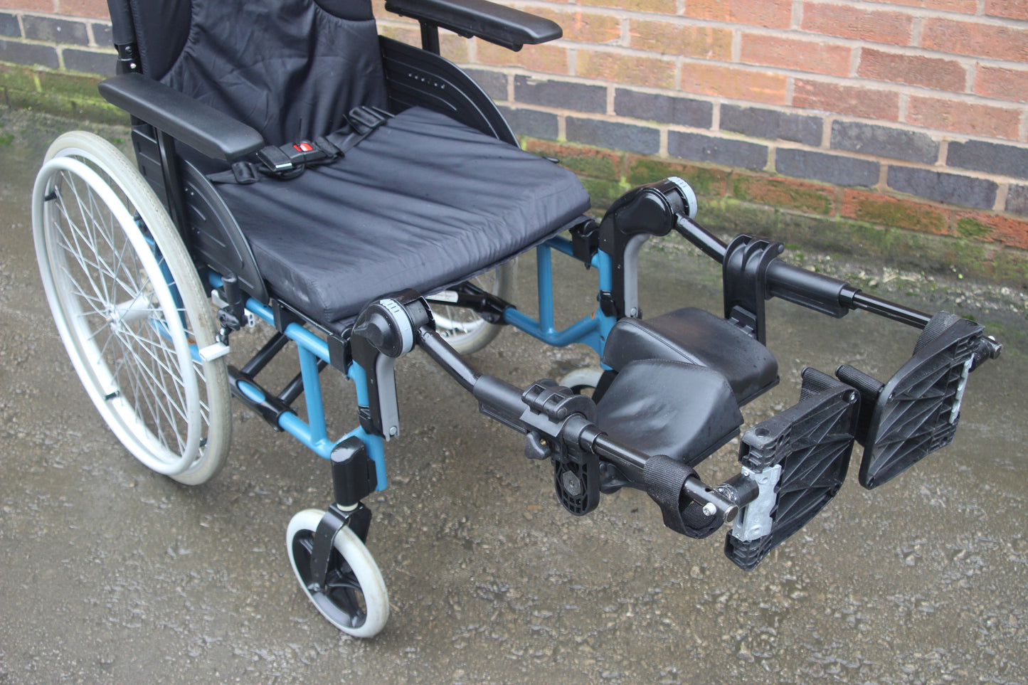 Invacare Action 4NG Self Propelled Wheelchair Adjustable Leg Rests