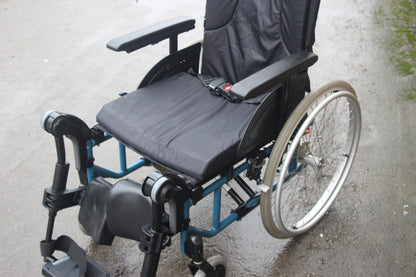 Invacare Action 4NG Self Propelled Wheelchair Adjustable Leg Rests