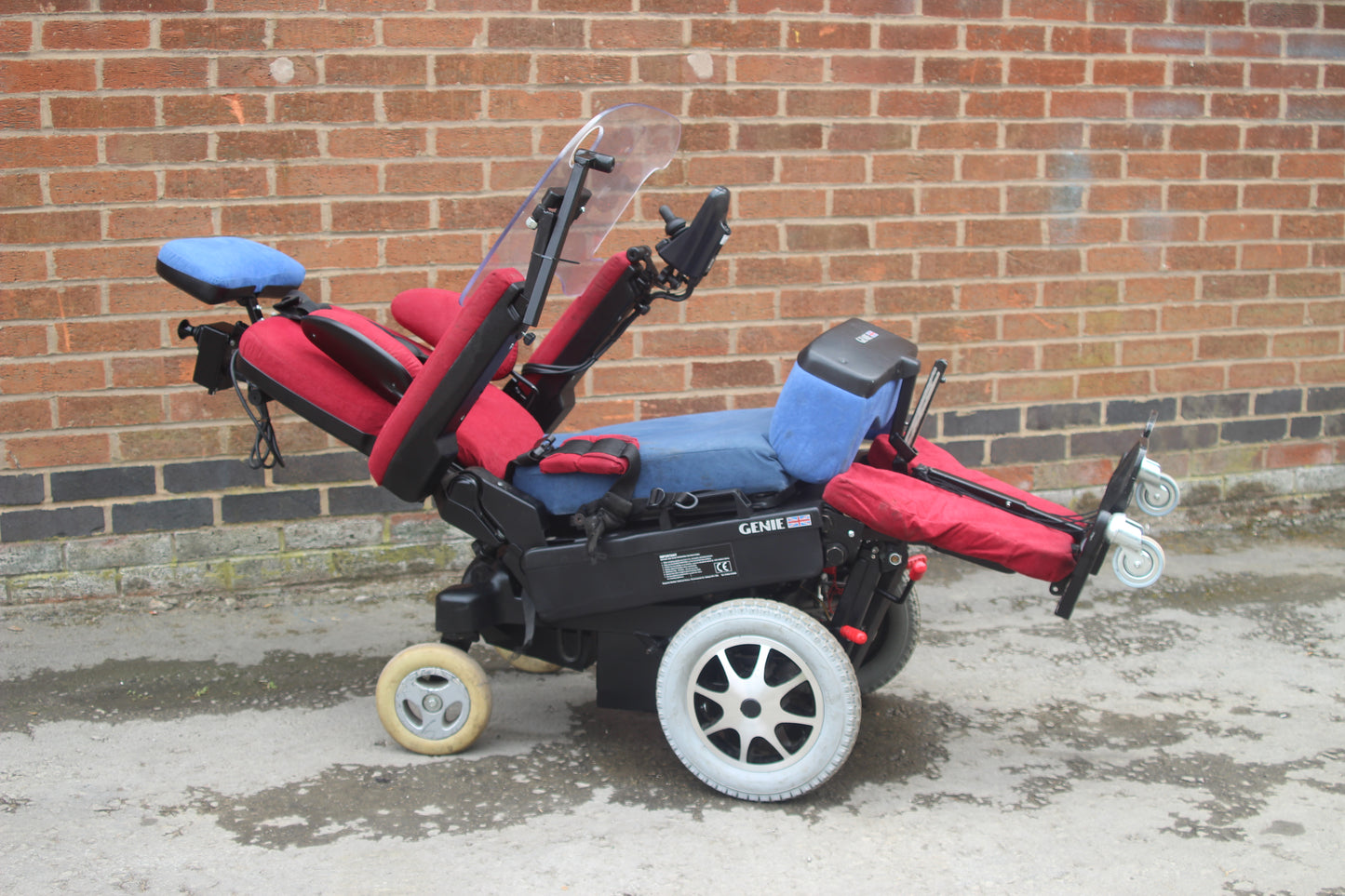Genie V2 EasyRise Standing Electric Wheelchair Stand Up Powerchair Wheelchair