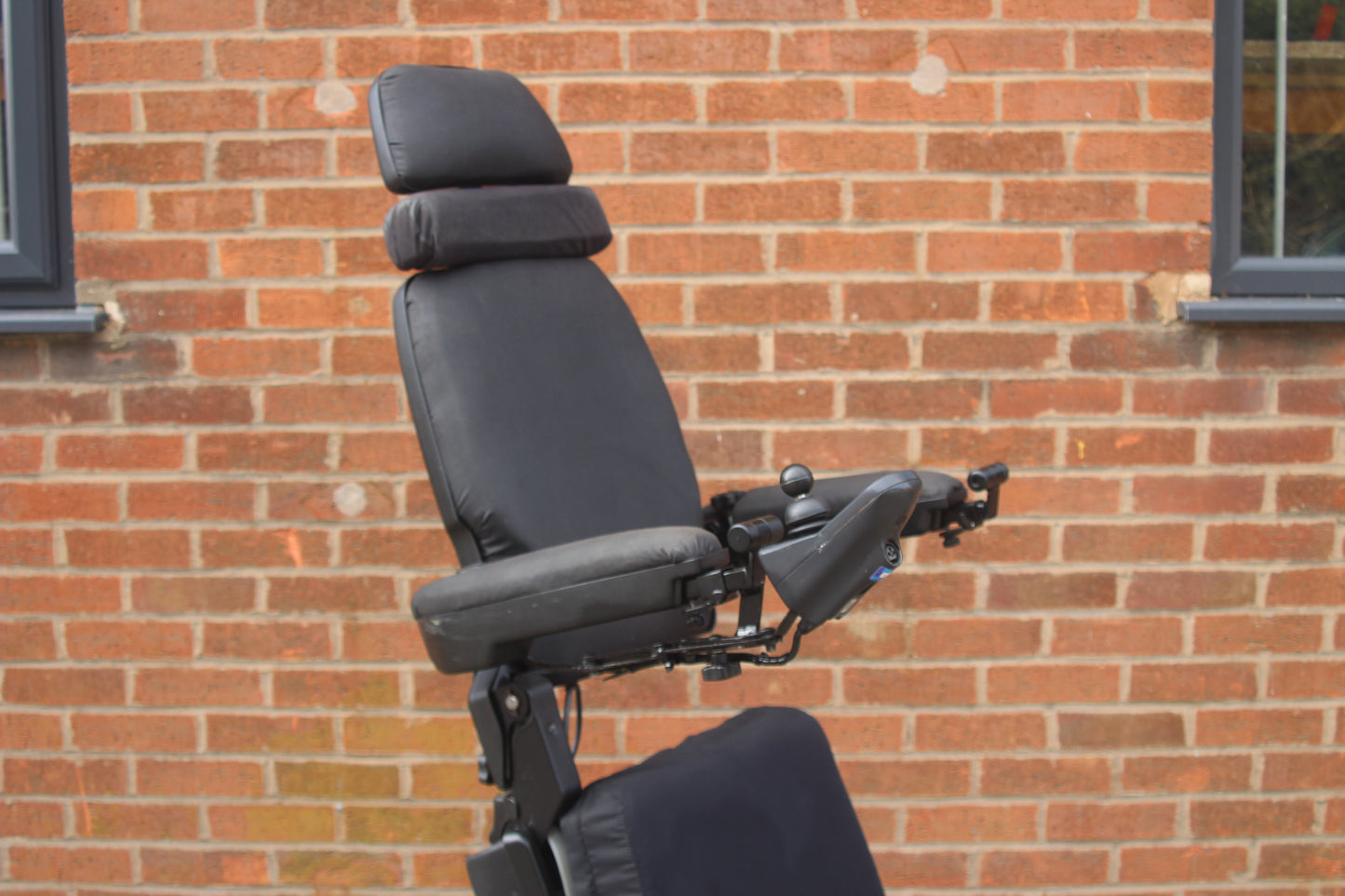 Genie EasyRise Standing Electric Wheelchair Stand Up Powerchair Wheelchair