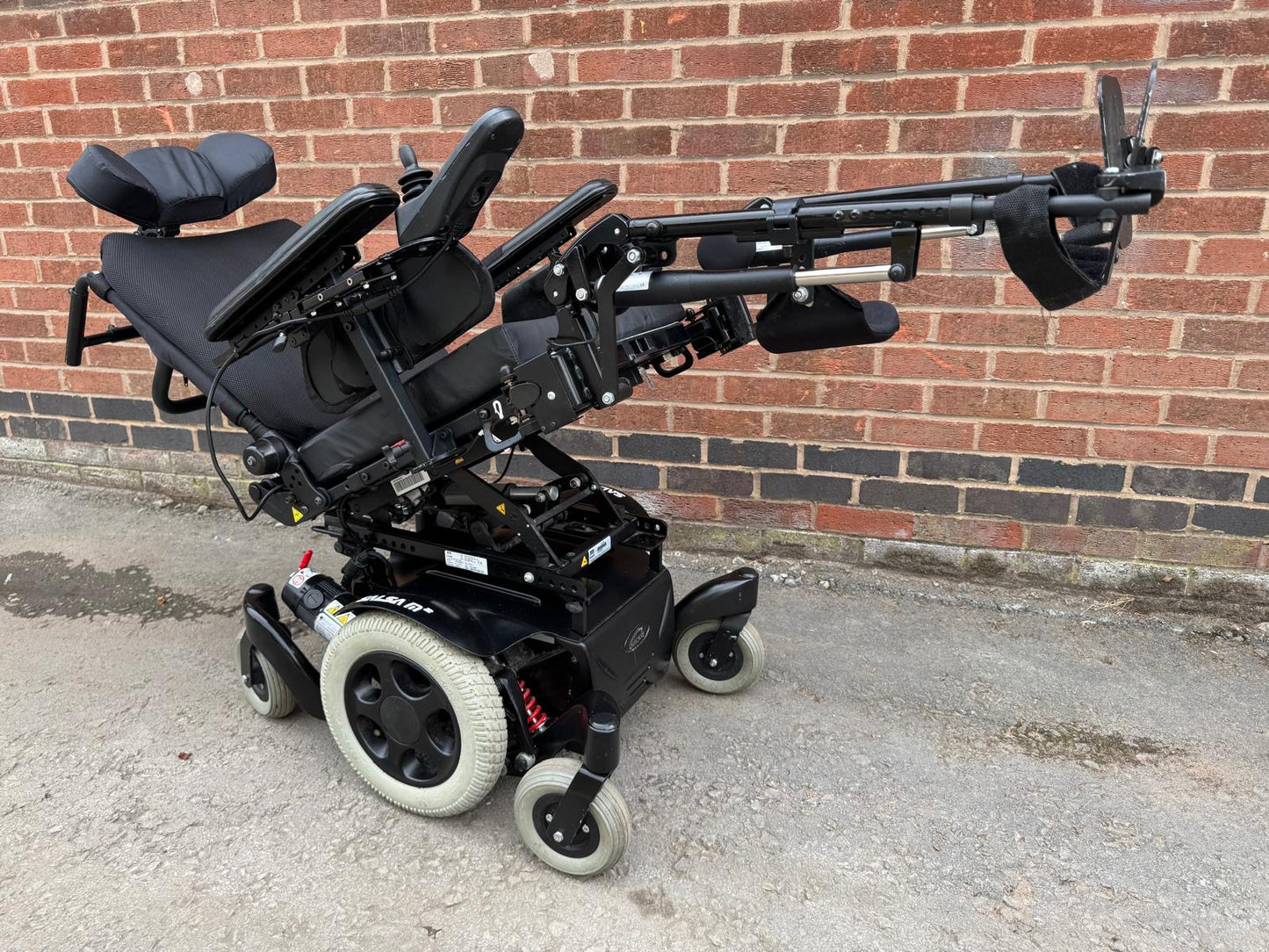 Quickie Salsa M2 6MPH Electric Leg Rest Tilt Recline MND Electric Wheelchair Powerchair Refurbished Pre-Owned