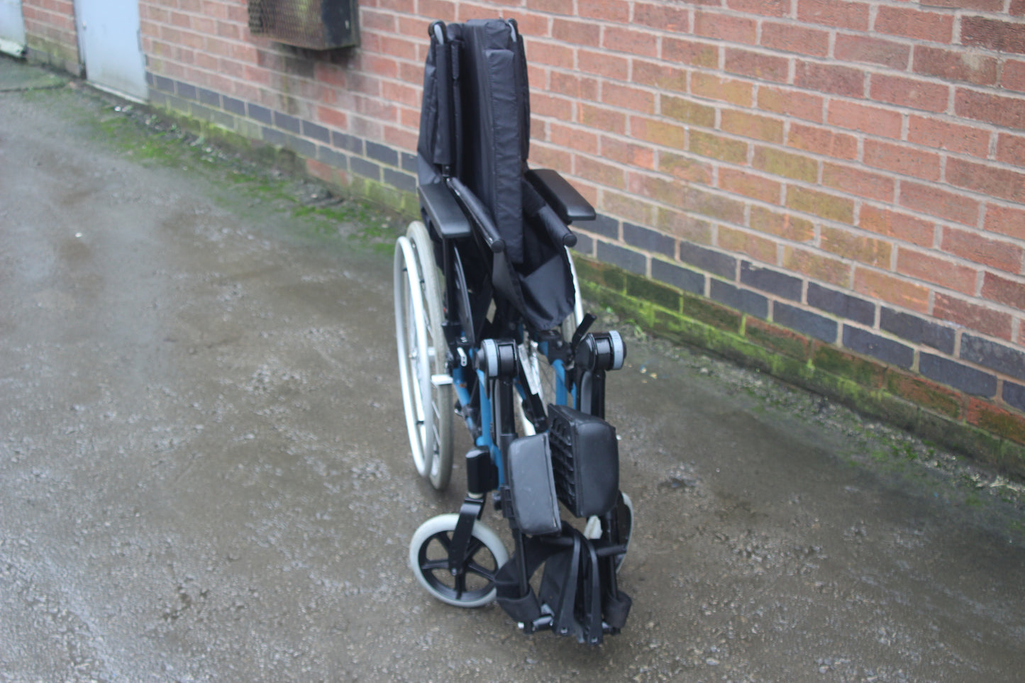 Invacare Action 4NG Self Propelled Wheelchair Adjustable Leg Rests