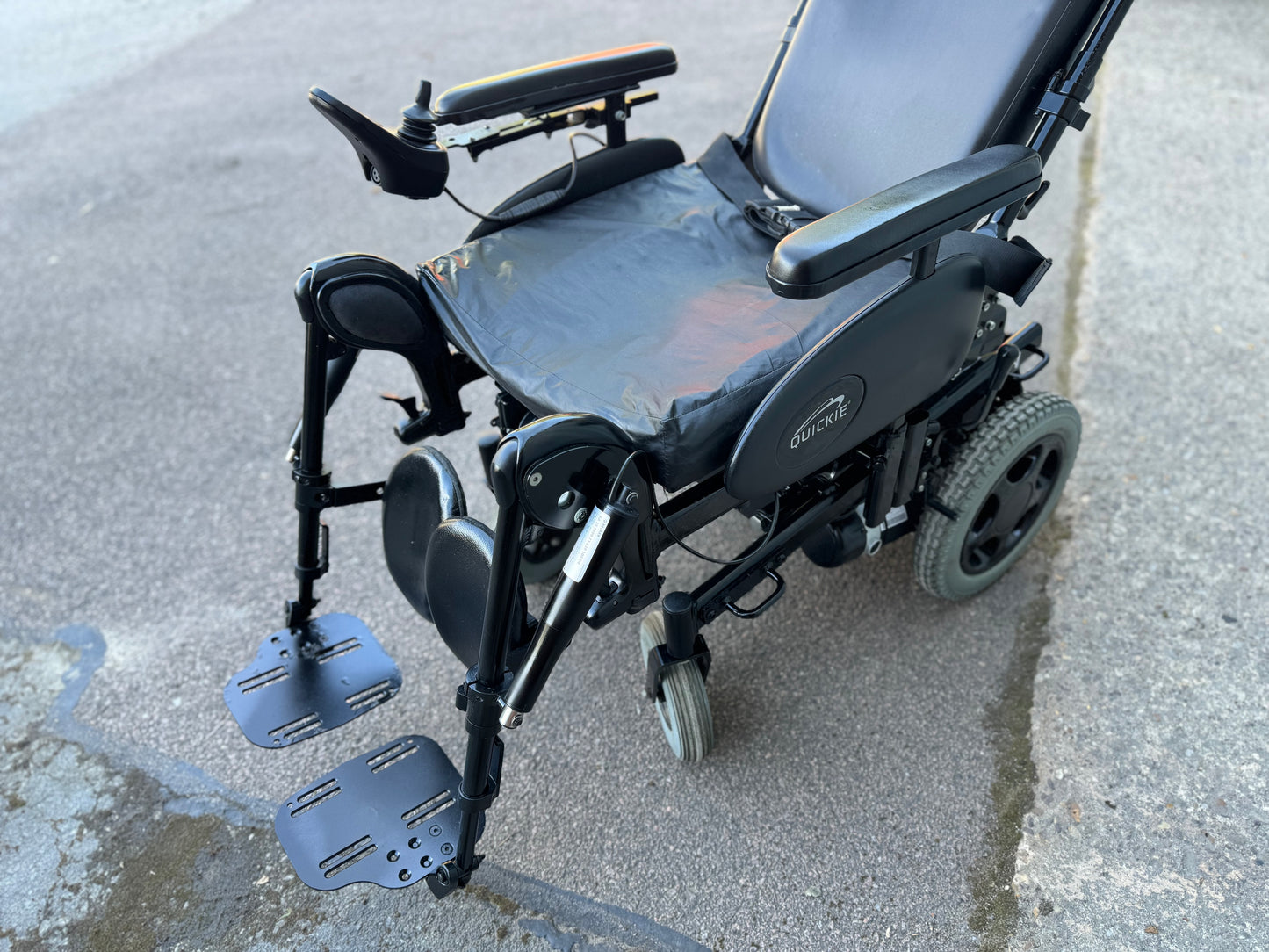 QUICKIE RUMBA MODULAR RECLINING USED SECOND HAND WHEELCHAIR ELECTRIC LEG RESTS 4MPH RWD