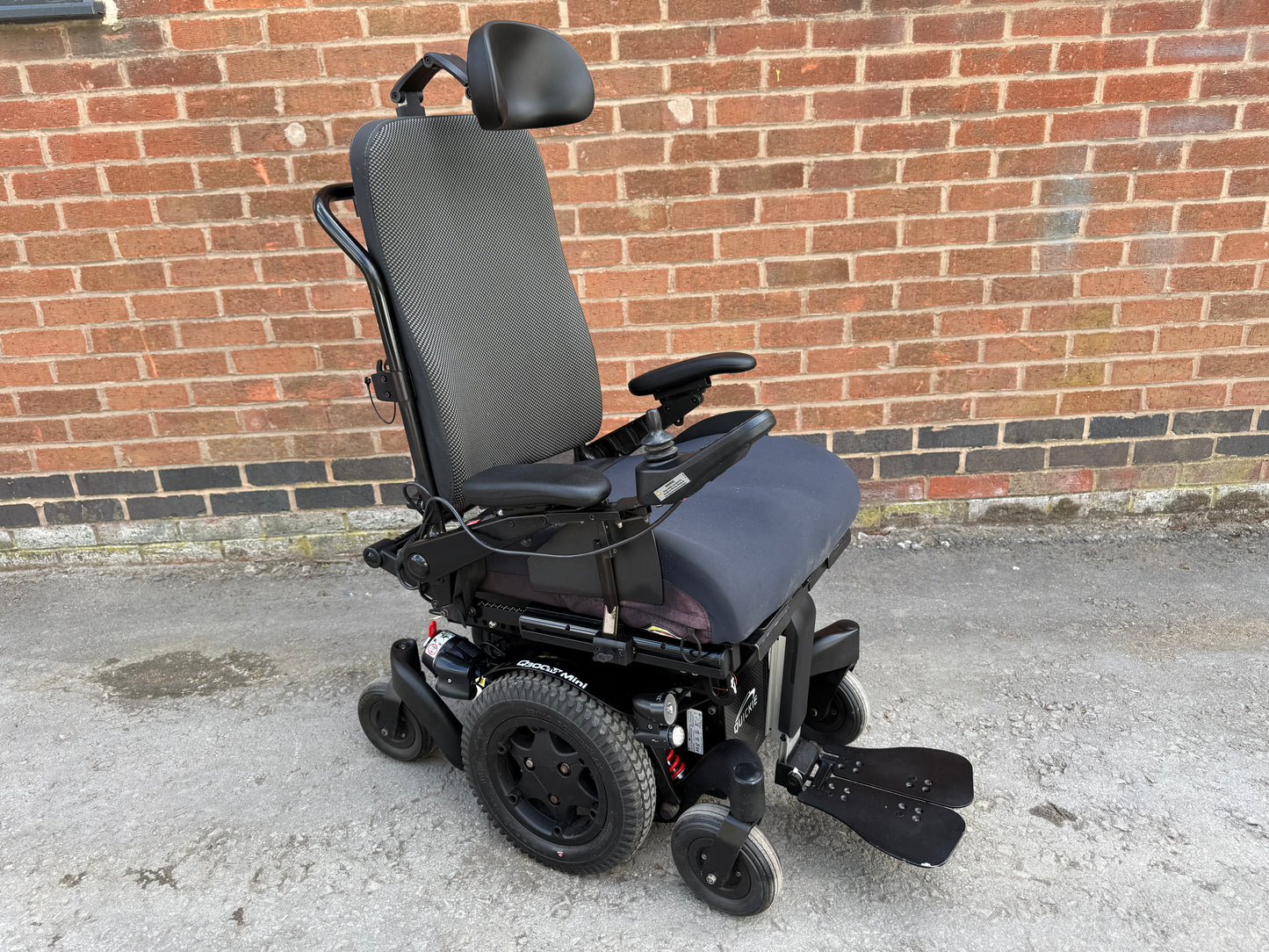 QUICKIE Q300M MINI USED SECOND HAND ELECTRIC RECLINE TILT MOBILITY POWERCHAIR WHEELCHAIR