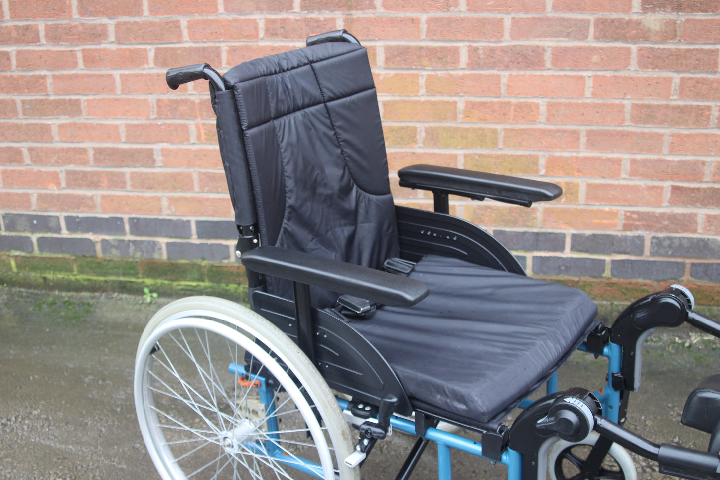 Invacare Action 4NG Self Propelled Wheelchair Adjustable Leg Rests