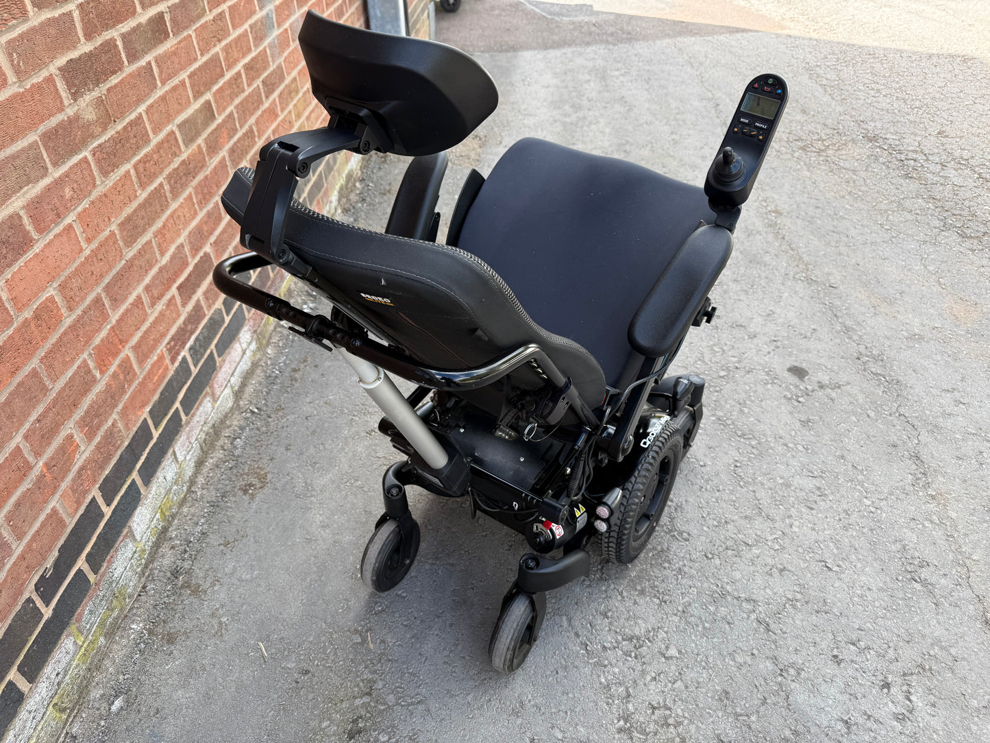 QUICKIE Q300M MINI USED SECOND HAND ELECTRIC RECLINE TILT MOBILITY POWERCHAIR WHEELCHAIR