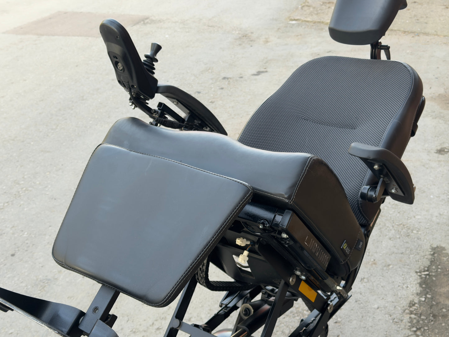 You-Q Electric Rising Wheelchair Lifter Tilt Recline Powerchair