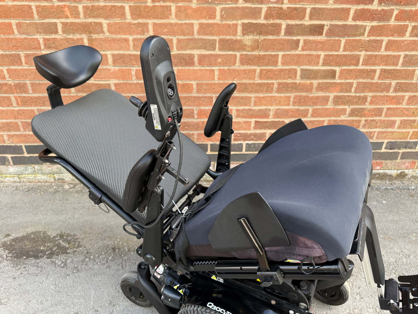 QUICKIE Q300M MINI USED SECOND HAND ELECTRIC RECLINE TILT MOBILITY POWERCHAIR WHEELCHAIR